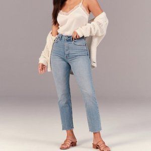 Abercrombie & Fitch Curve Love Ultra High Rise Ankle Straight Jean - 27S/4S